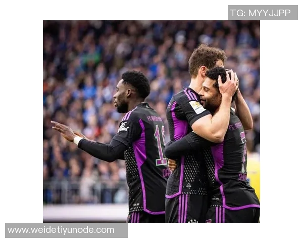 拜仁球员凯恩迪亚斯杰克逊齐聚慕尼黑啤酒节欢庆盛宴